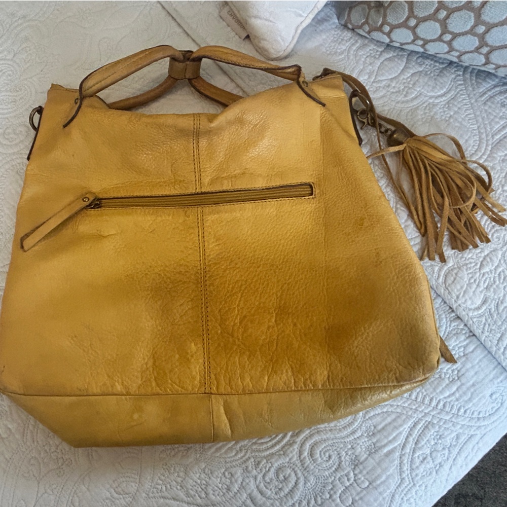 Well loved Lucky Brand 100% leather boho bag.  Large!  Yellow/distressed - Picture 6 of 15